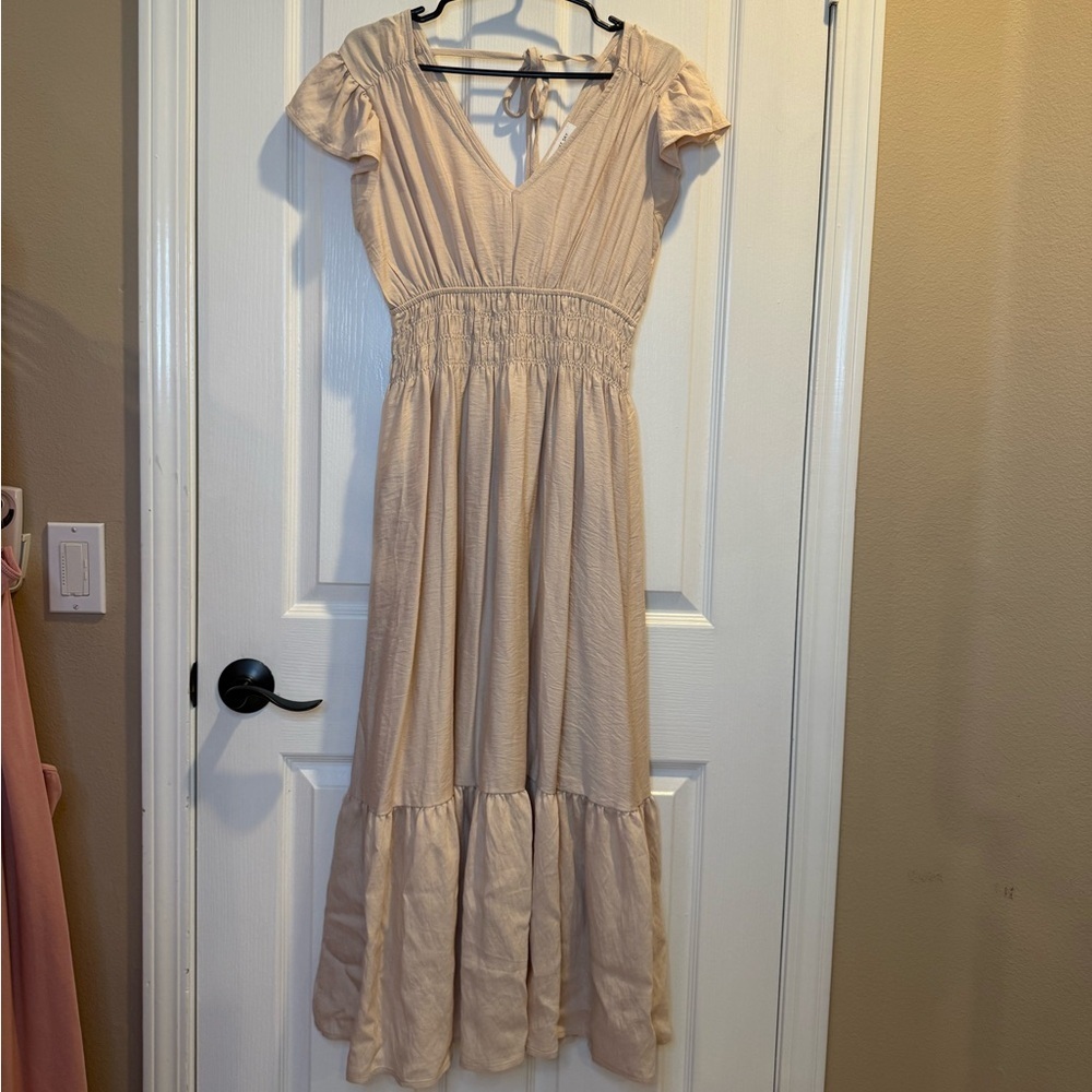 NWT August Sky Light Khaki V Neck Short Sleeve Midi Dress Size S - Picture 2 of 8